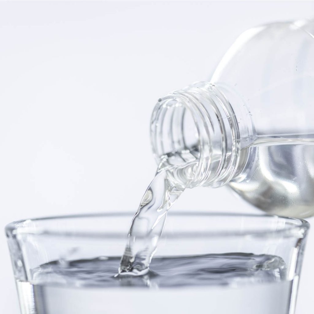 ¿Cuanta agua hay que tomar al día?